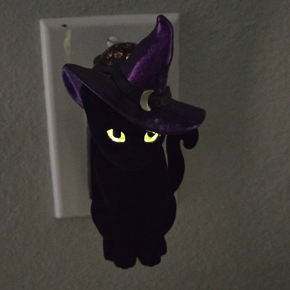 Bath & Body Works Wallflowers Black Cat Witch Hat Plug In Diffuser Purple MINT